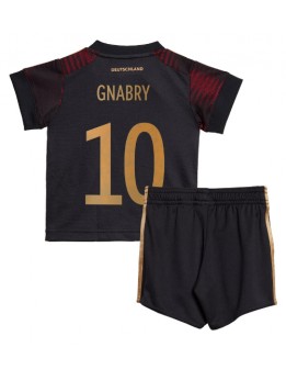 Billige Tyskland Serge Gnabry #10 Bortedraktsett Barn VM 2022 Kortermet (+ Korte bukser)
